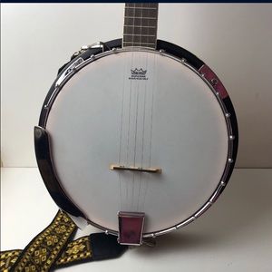 Resonator banjo with hardback case